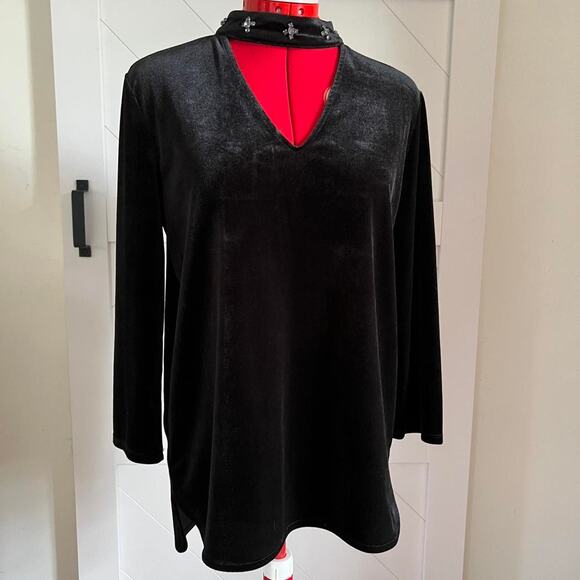 Lord taylor black v neck velvet top - Picture 6 of 7